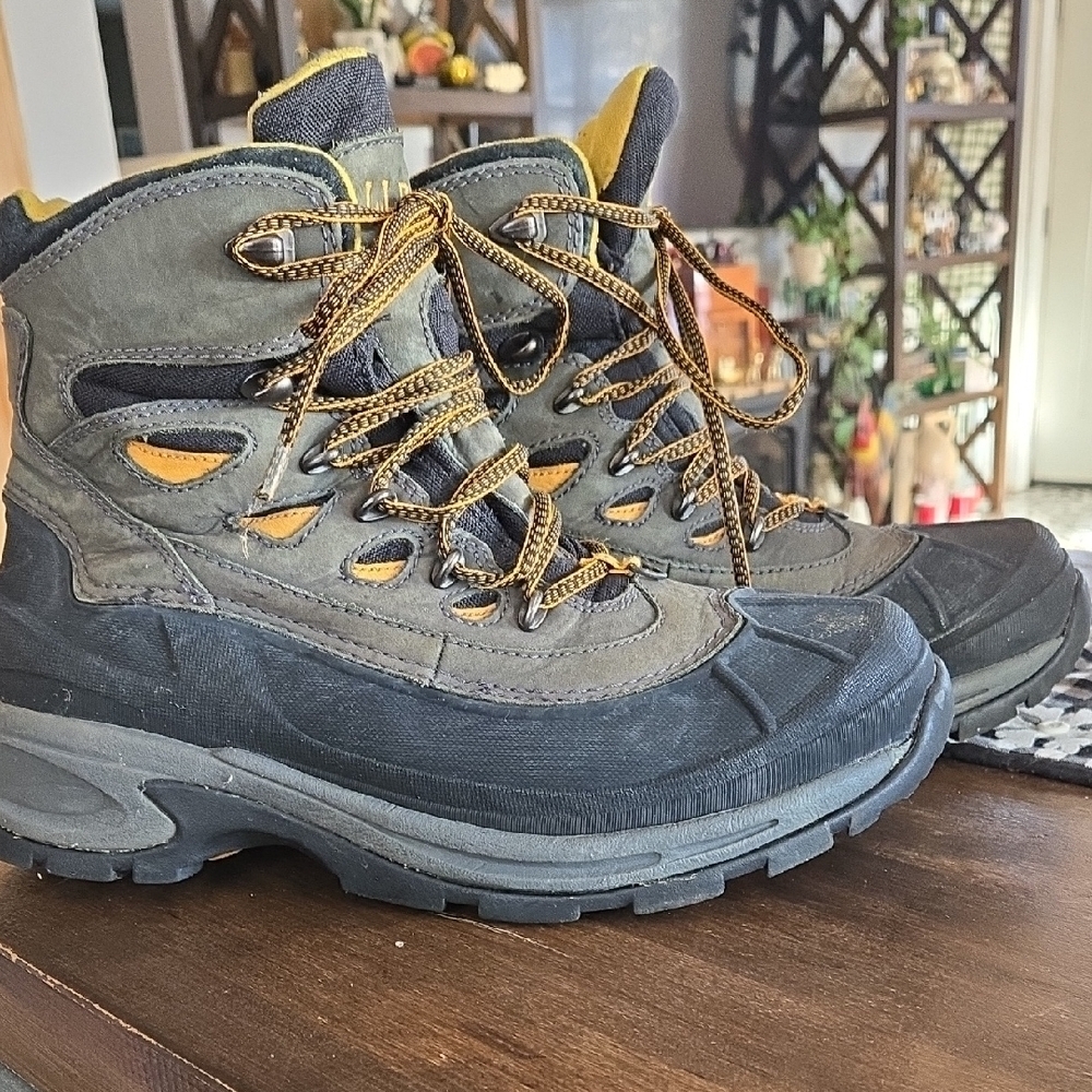 LL Bean 3M Thinsulate Black and Yellow Boots Mens Size 9 Waterproof Hikers